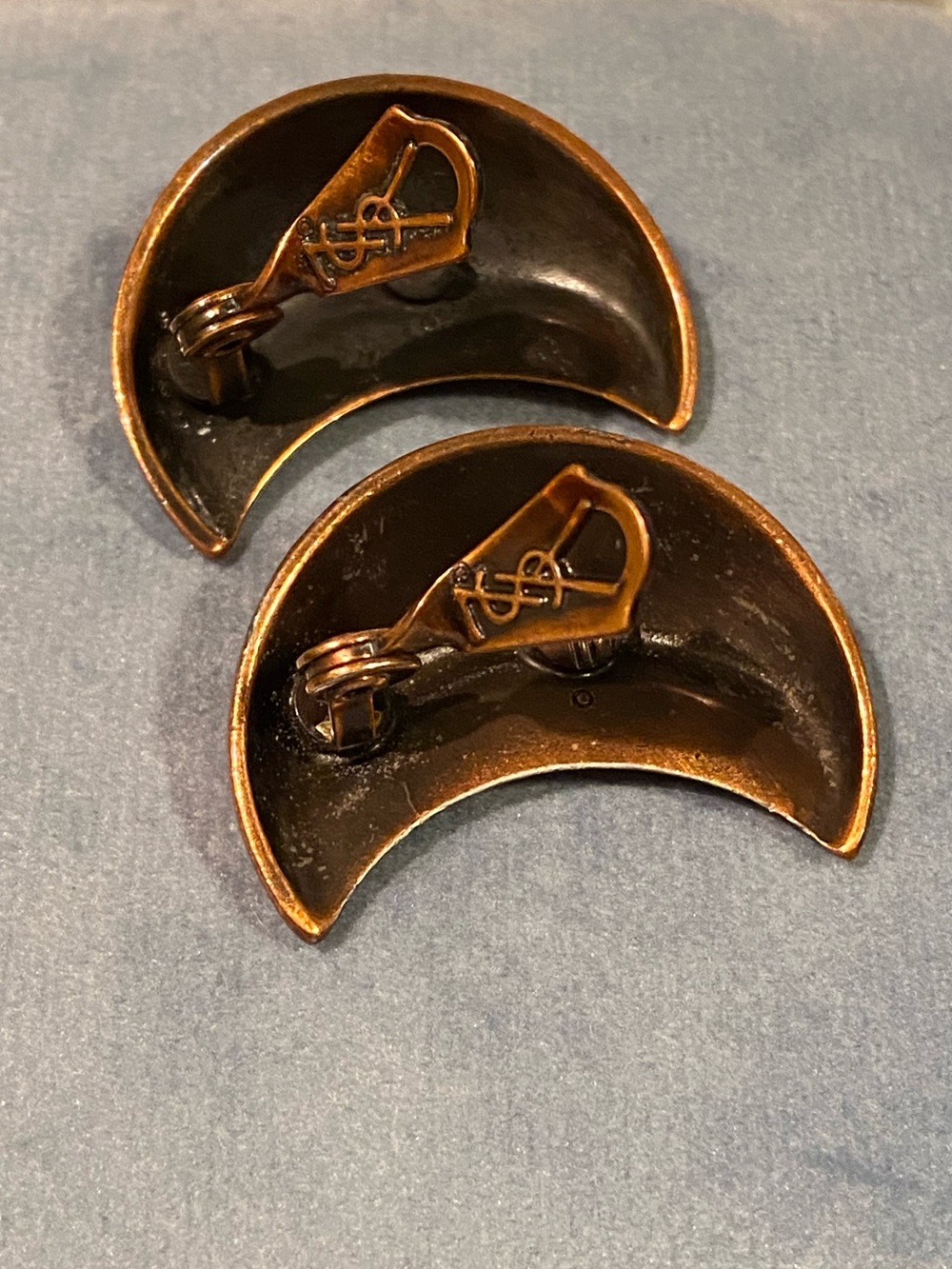 Vintage YSL Yves Saint Laurent Sculptural Crescent Moon Clip-On Earrings - Picture 5 of 6